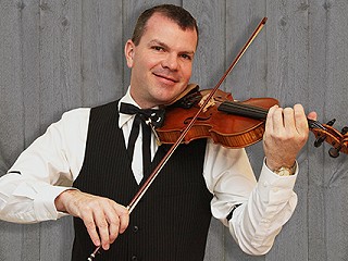 Fiddle-Star Scott Woods in Hall